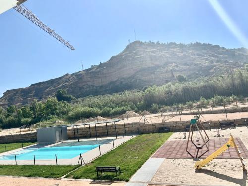 Precioso apartamento en Monzon con terraza,piscina,parque infantil y parking in Monzon Precioso apartamento en Monzon con terraza,piscina,parque infantil y parking in Monzon