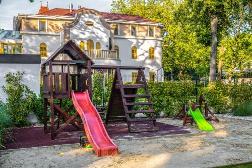 dětské hřiště, Hotel Anna Villa in Balatonfoldvar dětské hřiště, Hotel Anna Villa in Balatonfoldvar