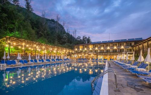 Úszómedence, Park Hotel Asenevtsi in Veliko Tarnovo Úszómedence, Park Hotel Asenevtsi in Veliko Tarnovo