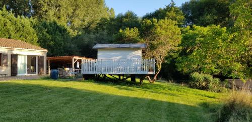 Garden, La Guest House BYLAVILLA25 calme et detente in Noaillan Garden, La Guest House BYLAVILLA25 calme et detente in Noaillan