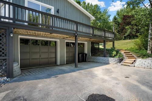 *NEW* Large Backyard ~ Game Room ~ Firepit ~ Lake in Сканітелс *NEW* Large Backyard ~ Game Room ~ Firepit ~ Lake in Сканітелс
