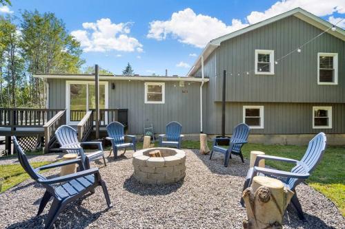 *NEW* Large Backyard ~ Game Room ~ Firepit ~ Lake in Сканітелс *NEW* Large Backyard ~ Game Room ~ Firepit ~ Lake in Сканітелс