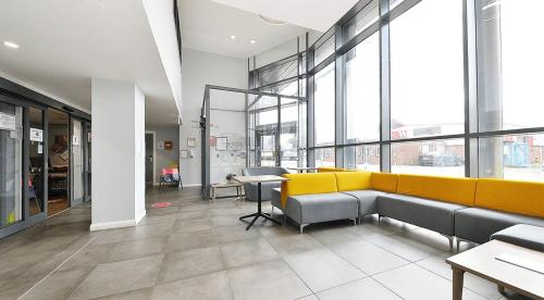 Lobby, Private Rooms and 3-4 Bed Apartments at Mill House near Edinburgh Zoo Lobby, Private Rooms and 3-4 Bed Apartments at Mill House near Edinburgh Zoo