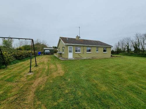 Exterior view, Only 400m from beach. Newly renovated bungalow. in Kilmuckridge Exterior view, Only 400m from beach. Newly renovated bungalow. in Kilmuckridge