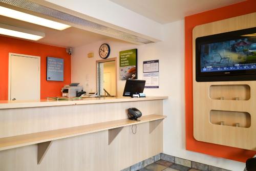 Előcsarnok, Motel 6 Saint Joseph, MO in St. Joseph (MO) Előcsarnok, Motel 6 Saint Joseph, MO in St. Joseph (MO)