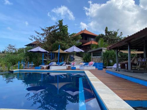 Bassein, Kov Ceningan in Nusa Ceningan Bassein, Kov Ceningan in Nusa Ceningan