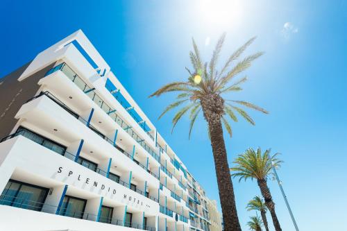 Exterior view, Hotel Restaurant Splendid Camargue in Le Grau-du-Roi Exterior view, Hotel Restaurant Splendid Camargue in Le Grau-du-Roi