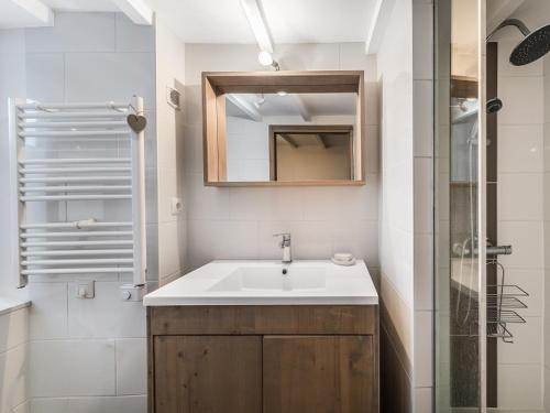 Bathroom, Maison Meribel, 3 pieces, 6 personnes - FR-1-566-21 in Meribel Village Bathroom, Maison Meribel, 3 pieces, 6 personnes - FR-1-566-21 in Meribel Village