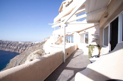 Suites of the Gods Cave Spa Hotel in Santorini Suites of the Gods Cave Spa Hotel in Santorini
