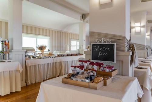 Food and beverages, Hotel Catalunya in Alghero Food and beverages, Hotel Catalunya in Alghero