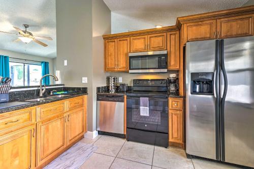 Sun-Soaked Home, Day Trip to Clearwater Beach in Poinciana Sun-Soaked Home, Day Trip to Clearwater Beach in Poinciana