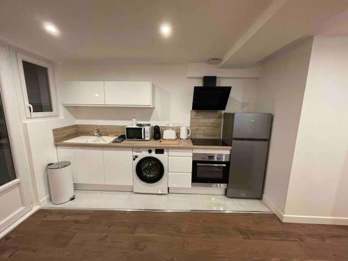 מטבח, Le Jardin Niortais - Hyper centre- proche gare - Paisible - Grand Jardin privé, WIFI HD -NETFLIX (Le Jardin Niortais - Hyper centre- proche gare - Paisible - Grand Jardin prive, WIFI HD -NETFLIX) in Niort מטבח, Le Jardin Niortais - Hyper centre- proche gare - Paisible - Grand Jardin privé, WIFI HD -NETFLIX (Le Jardin Niortais - Hyper centre- proche gare - Paisible - Grand Jardin prive, WIFI HD -NETFLIX) in Niort