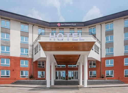Utvendig, Best Western Plus Soaho Douala Airport in Douala Utvendig, Best Western Plus Soaho Douala Airport in Douala