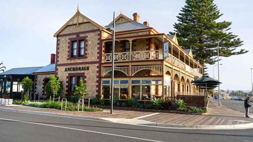 Anchorage Seafront Hotel in Victor Harbor Anchorage Seafront Hotel in Victor Harbor