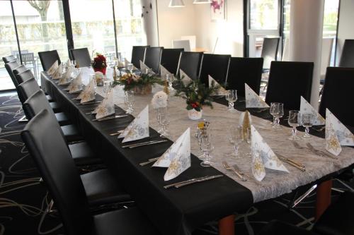 Restaurante, Kyriad Saint Quentin En Yvelines - Montigny in Montigny Le Bretonneux Restaurante, Kyriad Saint Quentin En Yvelines - Montigny in Montigny Le Bretonneux