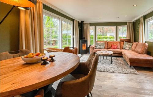 Beautiful caravan in Beekbergen with 2 Bedrooms, WiFi and Outdoor swimming pool in Beekbergen Beautiful caravan in Beekbergen with 2 Bedrooms, WiFi and Outdoor swimming pool in Beekbergen