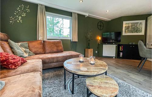 Beautiful caravan in Beekbergen with 2 Bedrooms, WiFi and Outdoor swimming pool in Beekbergen Beautiful caravan in Beekbergen with 2 Bedrooms, WiFi and Outdoor swimming pool in Beekbergen
