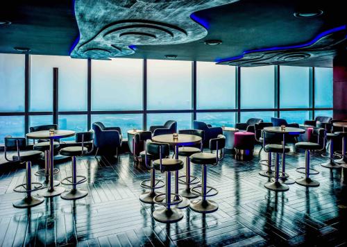 Bar/lounge, InterContinental Hanoi Landmark72 By IHG in My Dinh Bar/lounge, InterContinental Hanoi Landmark72 By IHG in My Dinh