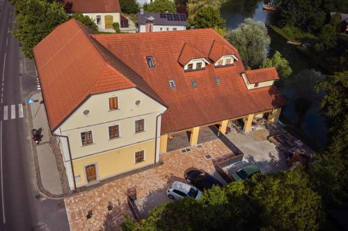 Фасада на хотела, Ob Krki Apartments in Kostanjevica Na Krki Фасада на хотела, Ob Krki Apartments in Kostanjevica Na Krki