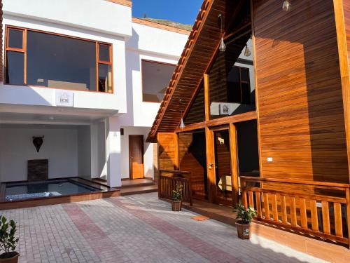 Вхід, Mi Margarita Chalets in Алаусi Вхід, Mi Margarita Chalets in Алаусi