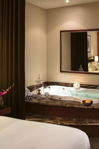 Hotel Nelligan
