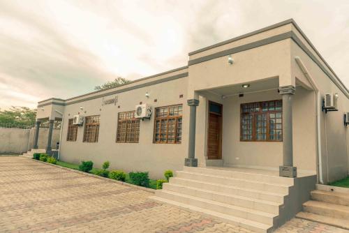 Ivwananji I - Kat-Onga Apartments