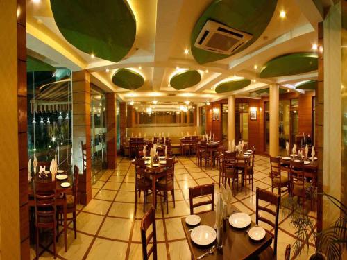 レストラン, ホテル パッドミニ パレス (Hotel Padmini Palace) in デラドゥン レストラン, ホテル パッドミニ パレス (Hotel Padmini Palace) in デラドゥン