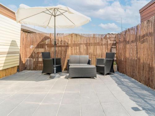 Balcony/terrace, Detached Chalet in Zeeland with Garden and Barbecue in Zeeland Balcony/terrace, Detached Chalet in Zeeland with Garden and Barbecue in Zeeland