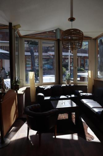 Restaurant, Hotel Grichting und Badnerhof in Leukerbad Restaurant, Hotel Grichting und Badnerhof in Leukerbad