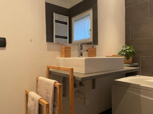 Hot tub, MY HUMBLE HOUSE - elegante appartamento con patio in Oggiono Hot tub, MY HUMBLE HOUSE - elegante appartamento con patio in Oggiono