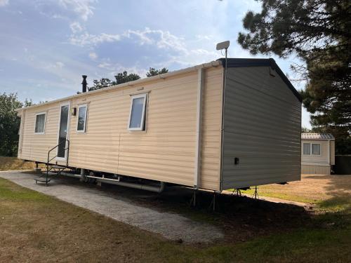Hotellet från utsidan, Contemporary Caravan at Newquay Holiday Park in Trebarber Hotellet från utsidan, Contemporary Caravan at Newquay Holiday Park in Trebarber