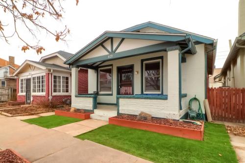 Entrance, Cozy 2 Bedroom Bungalow in the Heart of Denver! in Lincoln Park Entrance, Cozy 2 Bedroom Bungalow in the Heart of Denver! in Lincoln Park