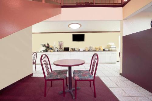 Їжа та напої, Quality Inn Eastland I-20 in Істленд (Техас) Їжа та напої, Quality Inn Eastland I-20 in Істленд (Техас)