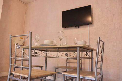 Facilities, Home Away From Home - 2 Bed FREE Parking & Wifi in Hunslet Carr Facilities, Home Away From Home - 2 Bed FREE Parking & Wifi in Hunslet Carr