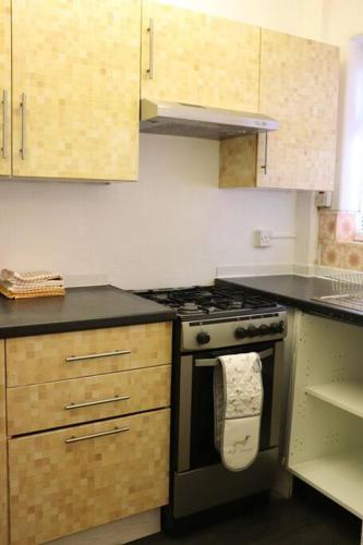 Home Away From Home - 2 Bed FREE Parking & Wifi in Hunslet Carr Home Away From Home - 2 Bed FREE Parking & Wifi in Hunslet Carr