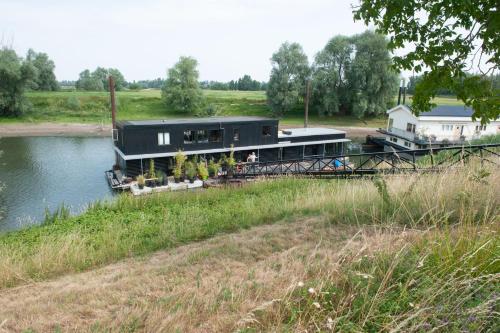 Logeren aan de uiterwaarden in Beneden-Leeuwen Logeren aan de uiterwaarden in Beneden-Leeuwen
