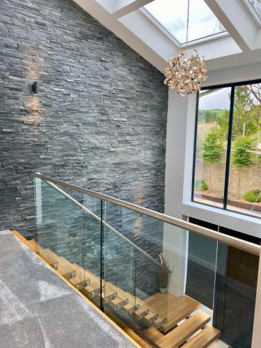 Vista Interior, Stunning modern home set in beautiful grounds. in Kelston Vista Interior, Stunning modern home set in beautiful grounds. in Kelston