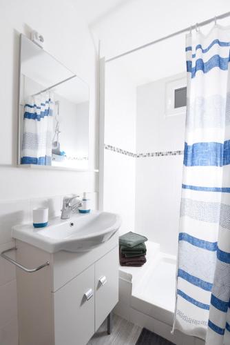 Bathroom, Superbe 2 pieces - proche de Paris in Villeneuve-la-Garenne Bathroom, Superbe 2 pieces - proche de Paris in Villeneuve-la-Garenne