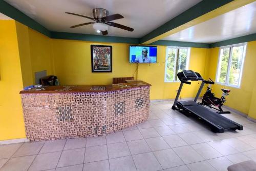 Beautiful one bedroom penthouse suite in Petionville Beautiful one bedroom penthouse suite in Petionville