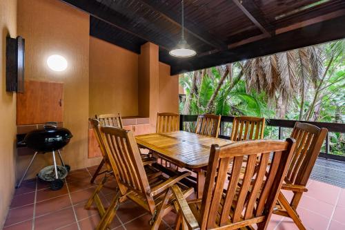Балкон/тераса, San Lameer Villa 3212 - 4 Bedroom Superior - 8 pax - San Lameer Rental Agency in Саутбруум Балкон/тераса, San Lameer Villa 3212 - 4 Bedroom Superior - 8 pax - San Lameer Rental Agency in Саутбруум