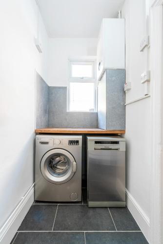 Jasmine Villa B - Ideal for QMC & Uni - Free parking in Lenton Abbey Jasmine Villa B - Ideal for QMC & Uni - Free parking in Lenton Abbey