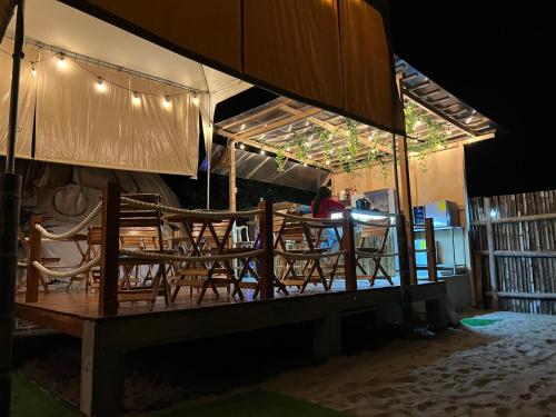 Pub/Lounge, Nativa Whale Domes in Puerto Lopez Pub/Lounge, Nativa Whale Domes in Puerto Lopez