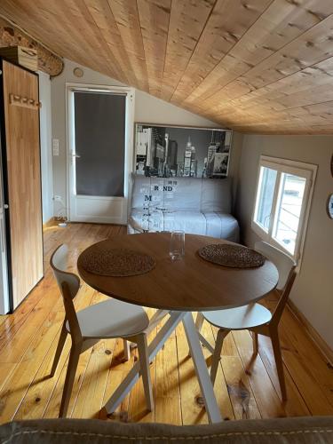 Sublime studio de caractere ,50 m2 climatise . in Recoubeau - Jansac Sublime studio de caractere ,50 m2 climatise . in Recoubeau - Jansac