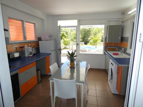 Instalaciones, Proprizen in Riviere-Salee Instalaciones, Proprizen in Riviere-Salee