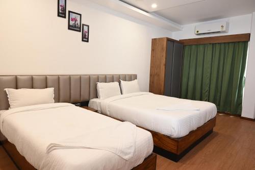 Bed, Sonnesta Grand Hotel & Resort in Chainpur Bed, Sonnesta Grand Hotel & Resort in Chainpur