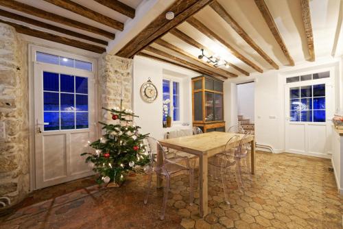 Maison du Passeur du XVIII siecle, classee, Authenticite et Confort avec Jardin et SPA, proche Giver in Pressagny-L'Orgueilleux Maison du Passeur du XVIII siecle, classee, Authenticite et Confort avec Jardin et SPA, proche Giver in Pressagny-L'Orgueilleux