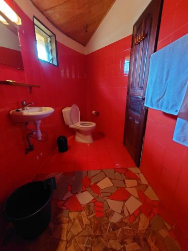 Baño, Rundbungalow auf Lionsrest in Grand-Bassam Baño, Rundbungalow auf Lionsrest in Grand-Bassam