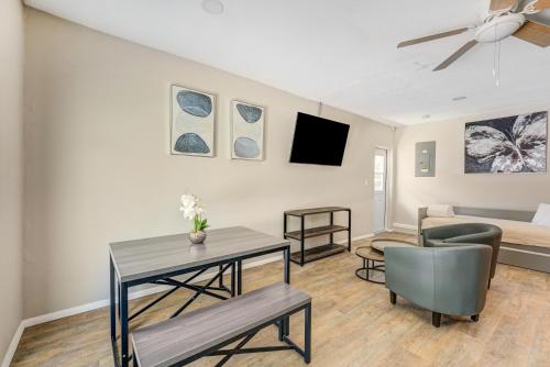 Удобства, Quiet Location Duplex House - Minutes Away from Everything - Winter Park, Florida in Орландо-Ист Удобства, Quiet Location Duplex House - Minutes Away from Everything - Winter Park, Florida in Орландо-Ист