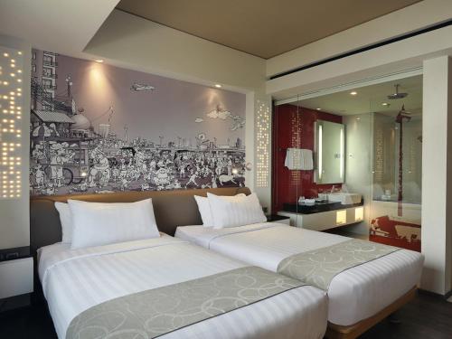 Bathroom, Mercure Jakarta Simatupang Hotel in Cilandak Bathroom, Mercure Jakarta Simatupang Hotel in Cilandak