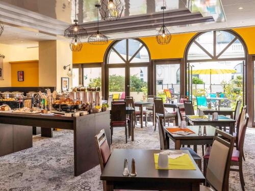 مطعم, Hotel Mercure Trouville Sur Mer in Trouville Sur Mer مطعم, Hotel Mercure Trouville Sur Mer in Trouville Sur Mer